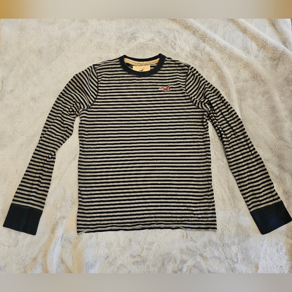 Hollister men's navy and gray stripped long sleeve